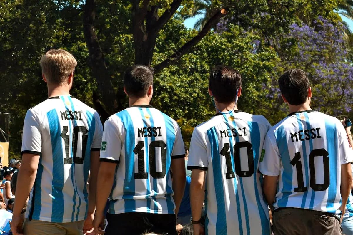 El 11% de los adolescentes argentinos varones quiere ser futbolista, según un informe