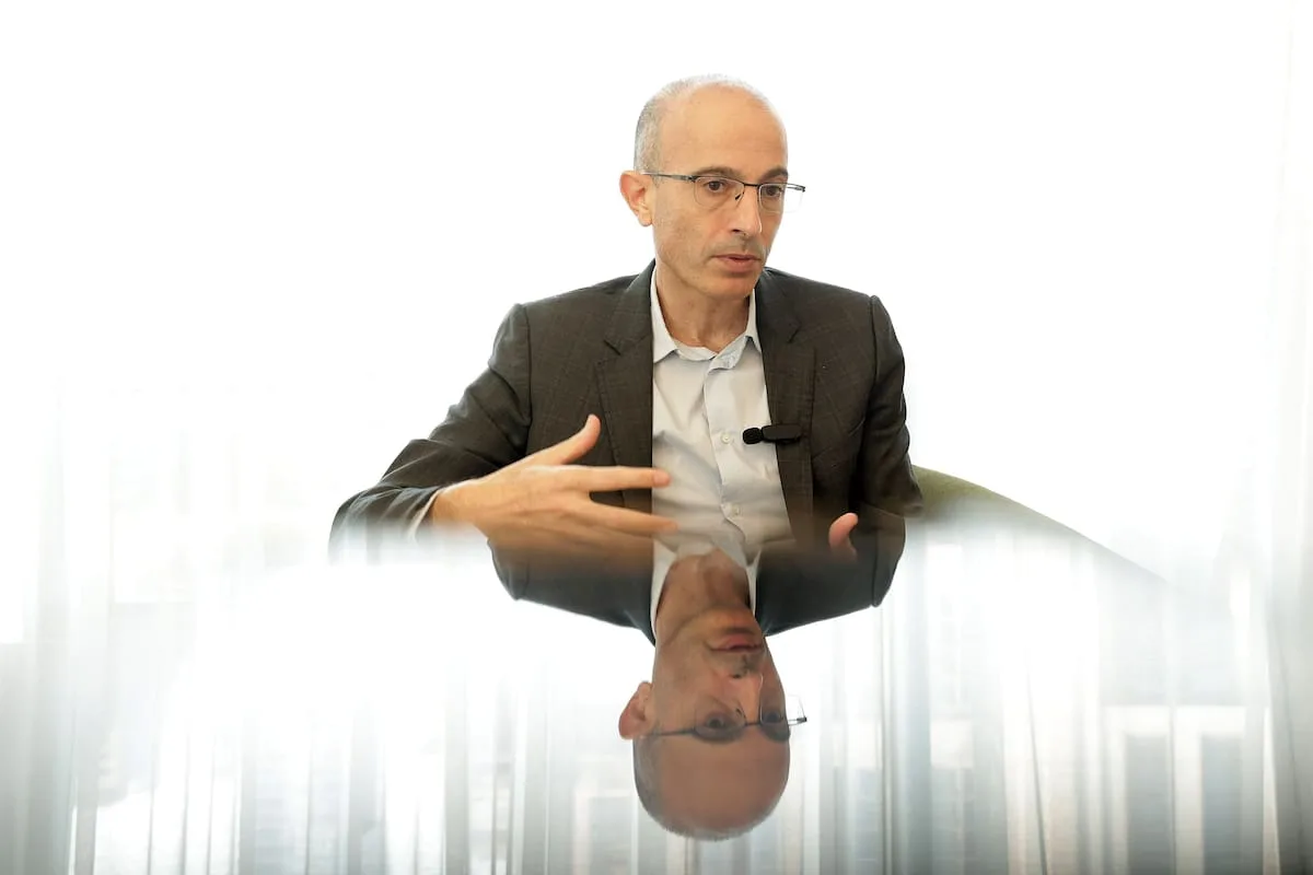 Yuval Noah Harari: "La IA podría ser una gran psicópata manipuladora"