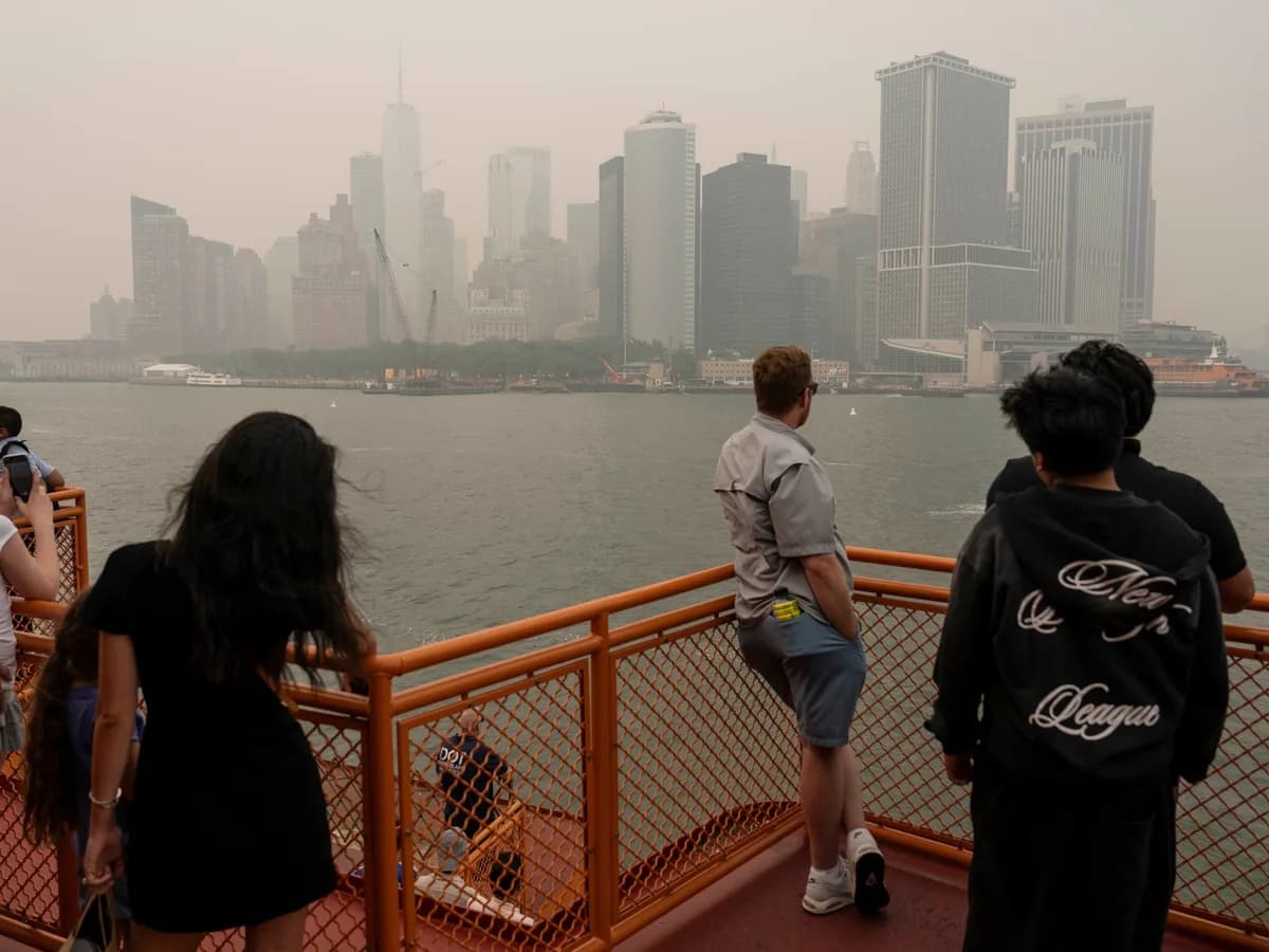 Nueva York bajo alerta por humo de incendios canadienses: afecta llegada de la Selección argentina