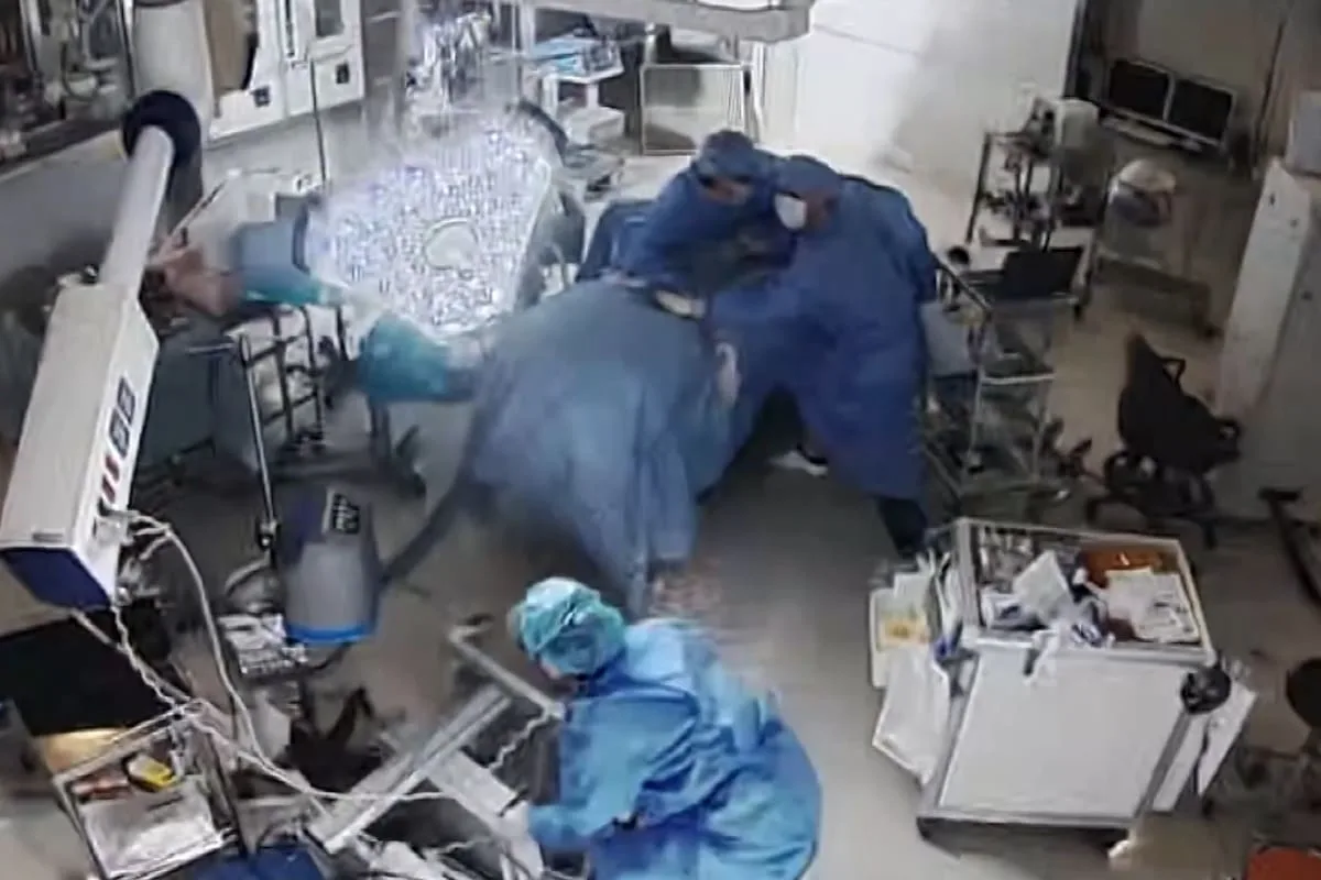 Un terremoto de casi 7 grados sorprendió a un equipo médico en plena cirugía en Japón