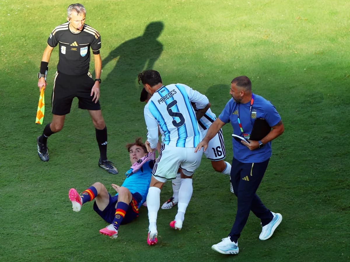 Gavi restó gravedad a la agresión de Paredes: "Es parte del fútbol"