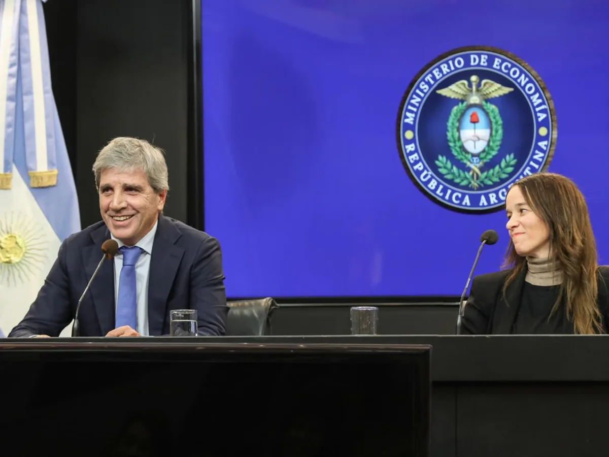 Inocencia fiscal: funcionarios y políticos podrán adherir al nuevo régimen para dólares del colchón
