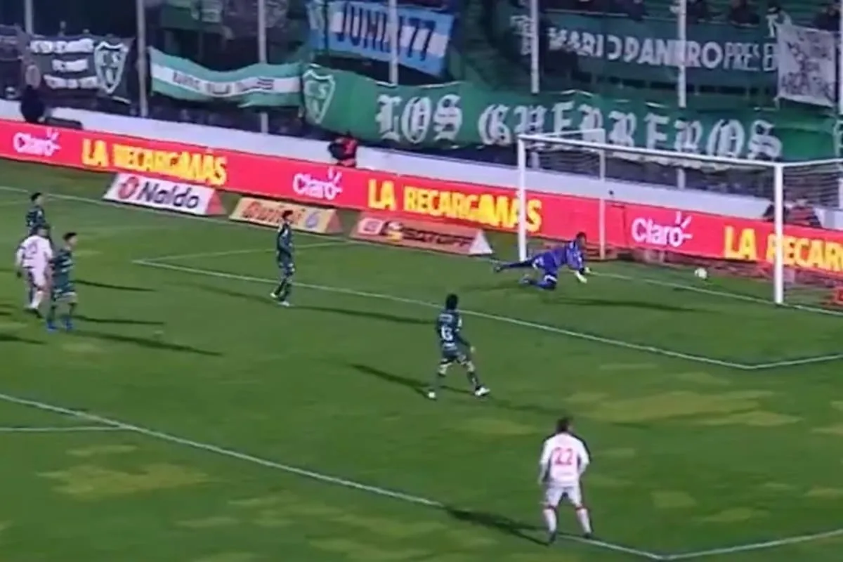 Argentinos Juniors venció a Sarmiento 3-2 en un partidazo con gol y expulsión de Porcel
