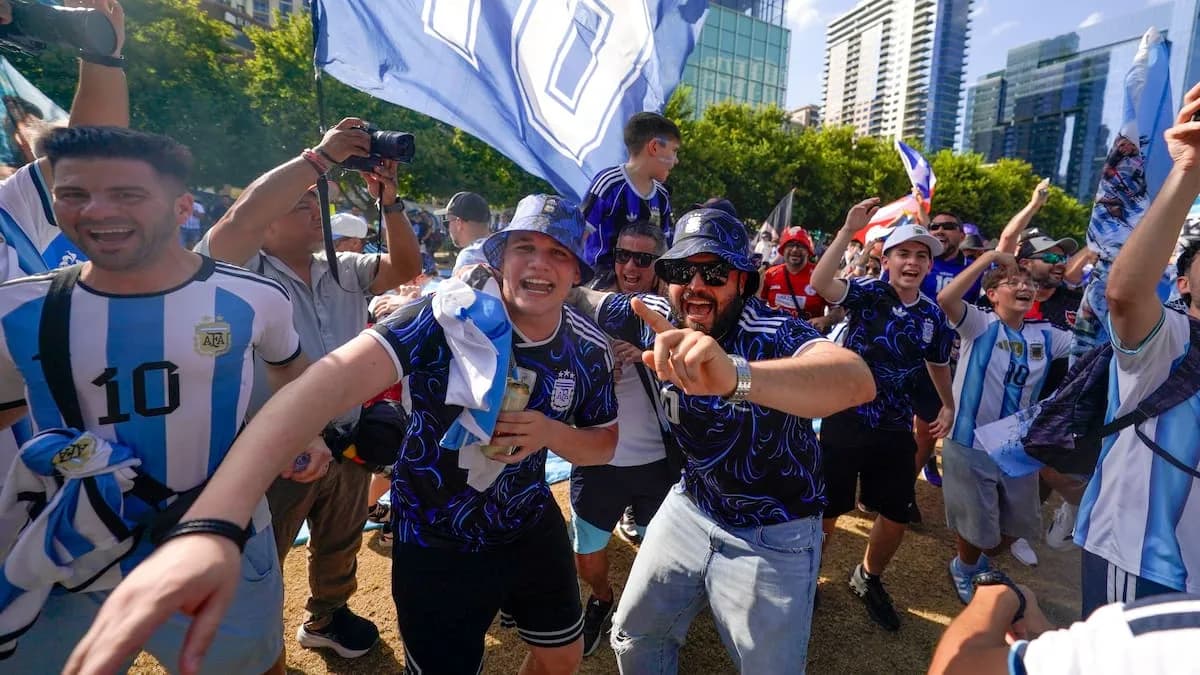 Banderazo argentino en Miami Beach antes del partido contra Cabo Verde