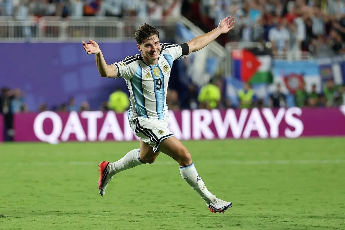 Barcelona acelera por Julián Alvarez y Arsenal se suma a la puja