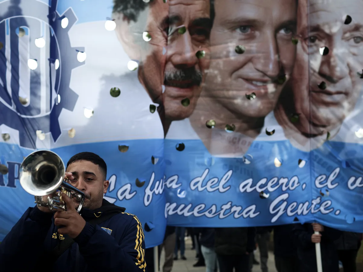 La CGT marchó al Congreso con baja convocatoria y sin consenso para un paro