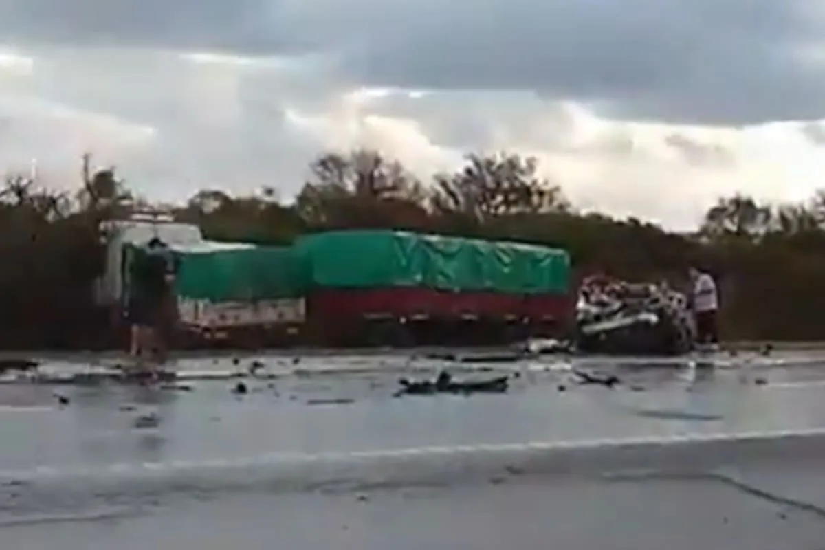 Choque fatal en la autopista Rosario-Santa Fe: dos muertos y un herido