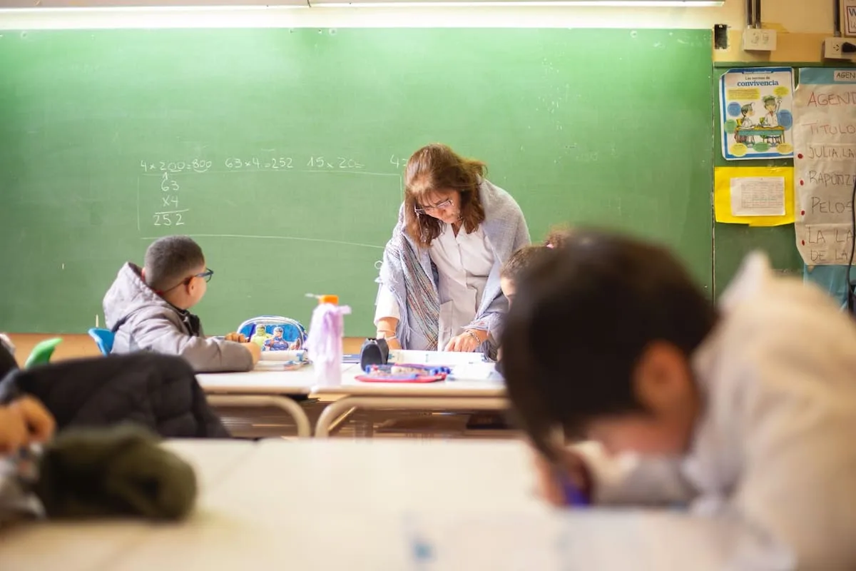 La Ciudad reforma el estatuto docente: presentismo clave y límites a licencias