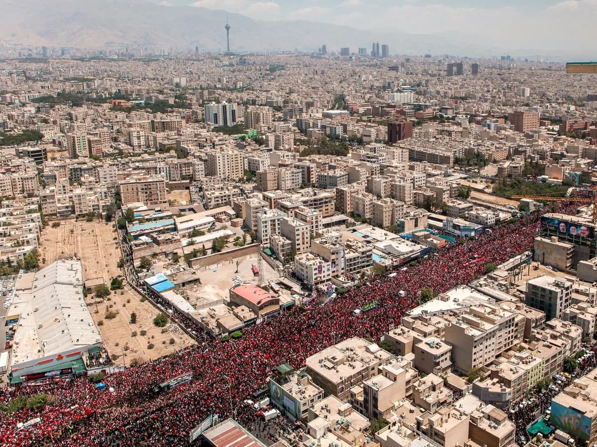 Multitudinario funeral de Alí Khamenei en Teherán: millones despiden al líder supremo