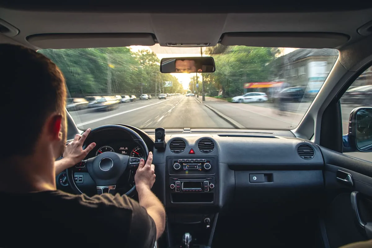 EE.UU. avanza con ley que exige tecnología antialcohol en autos nuevos