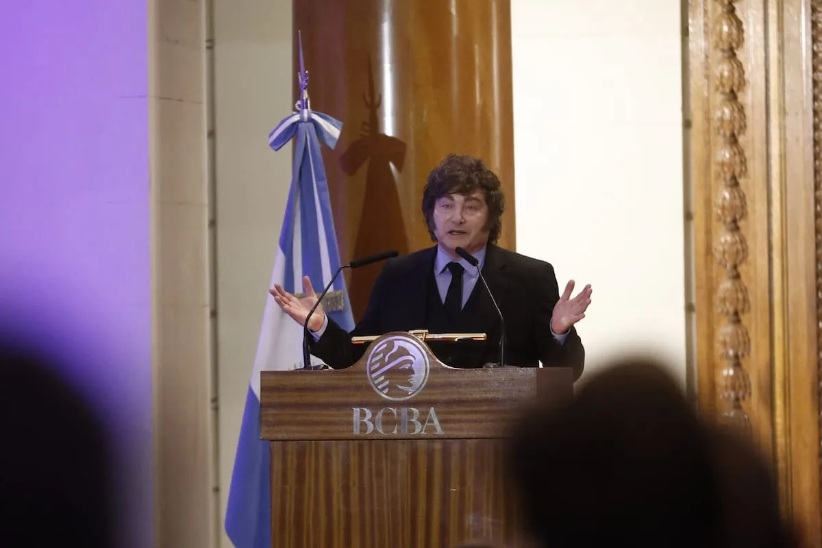Milei cruzó a un asistente en la Bolsa de Comercio: "Tenés una carrera si tanto te gusta hablar, kuka"