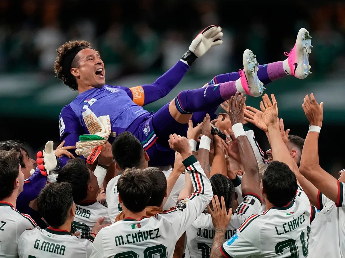 Guillermo Ochoa disputó su sexto Mundial en victoria de México