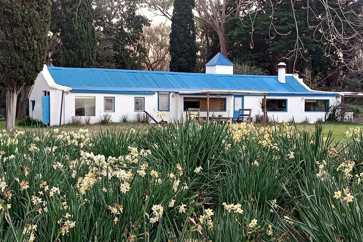 Una casa en la costa bonaerense construida con restos de un velero alemán naufragado