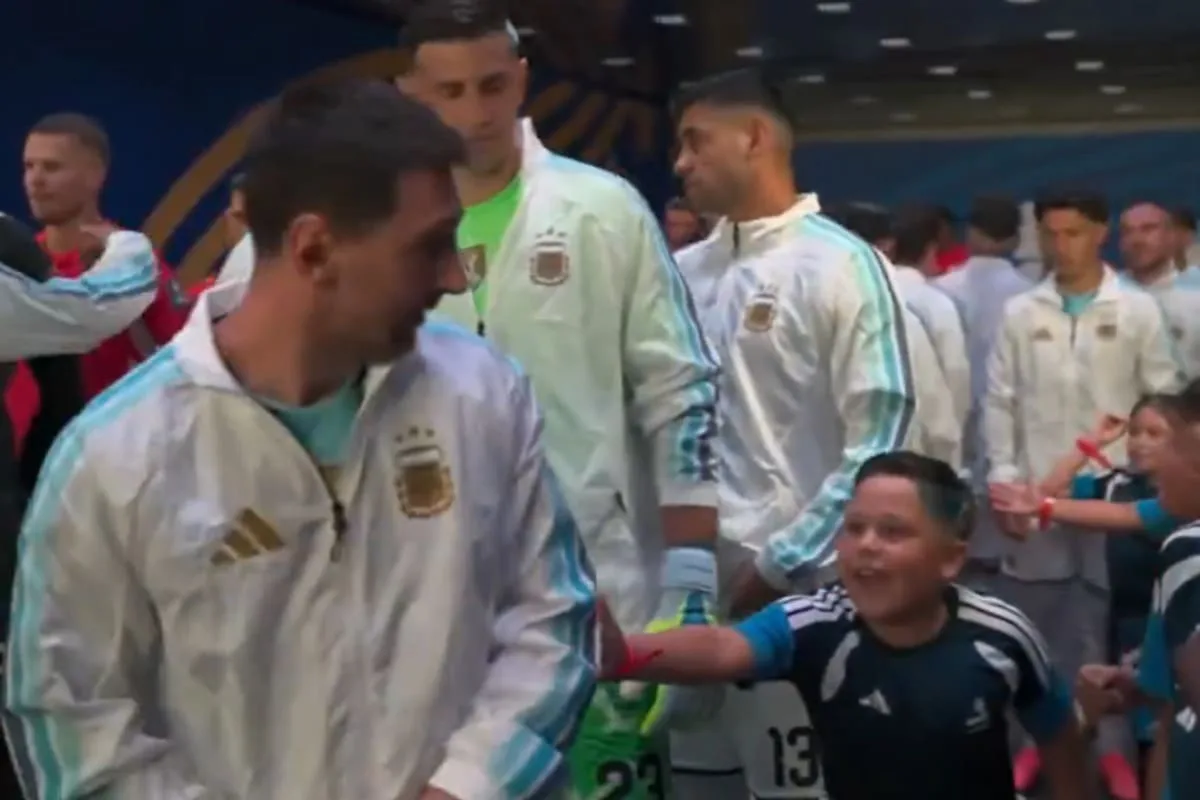 El nene que le dijo “te amo” a Messi reveló cómo reaccionó el capitán