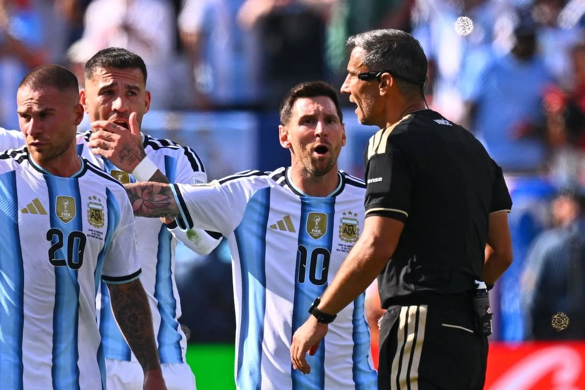 Messi pidió la roja para Cucurella tras gesto que la FIFA sanciona
