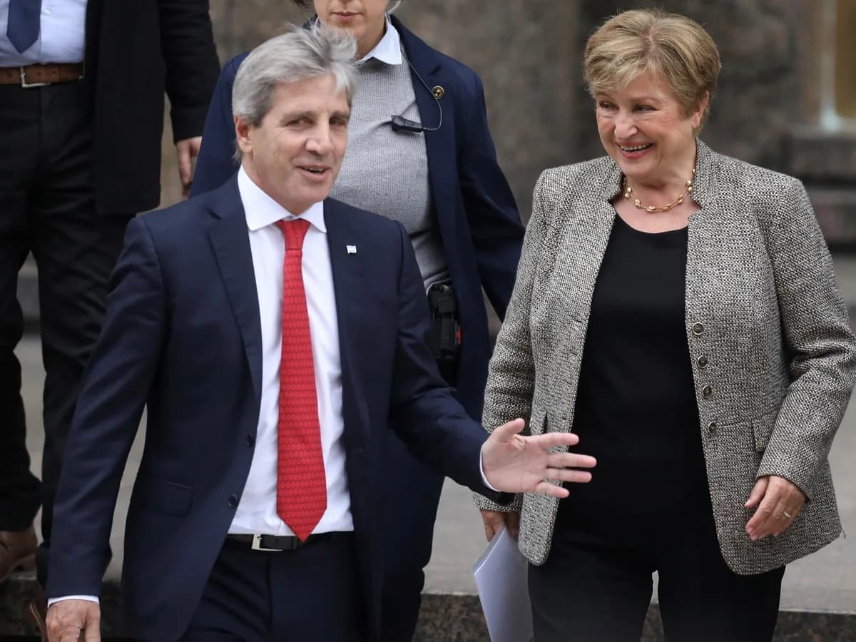 Georgieva a estudiantes: saquen los dólares del colchón y aprovechen la Ley de Inocencia Fiscal