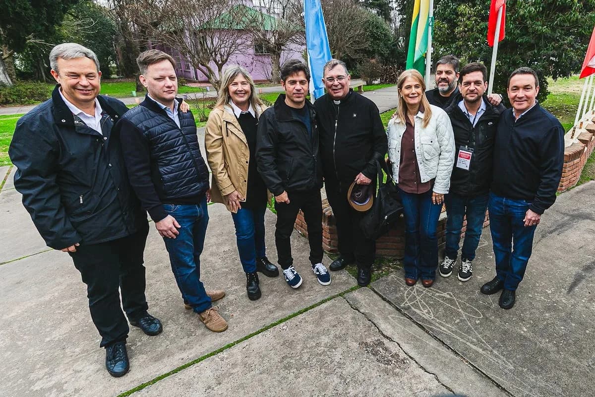 Kicillof criticó a Milei en un encuentro de la Iglesia en el conurbano