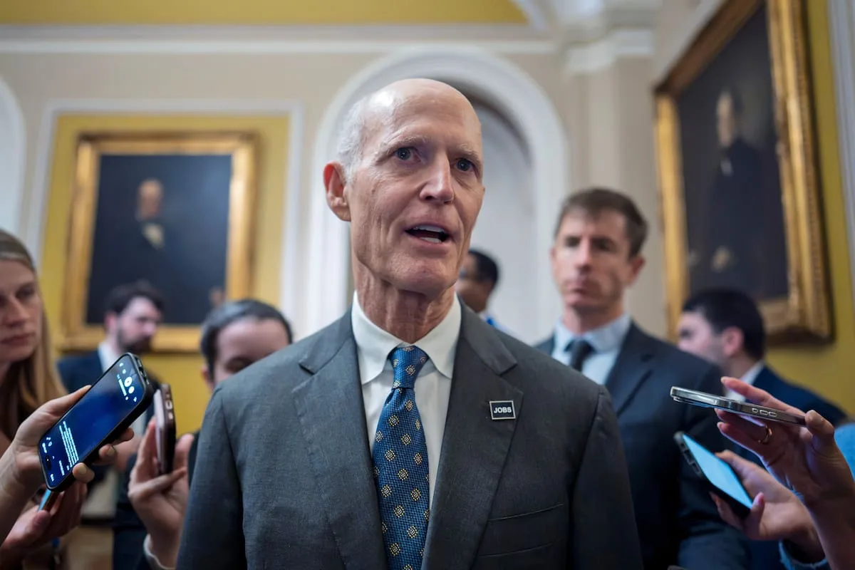 Rick Scott cuestiona el plan de DeSantis para bajar el impuesto a la propiedad en Florida