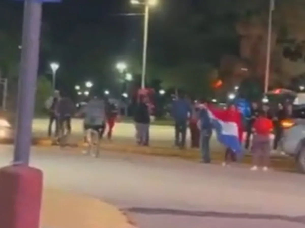 Festejos en Argentina por la clasificación de Paraguay al Mundial