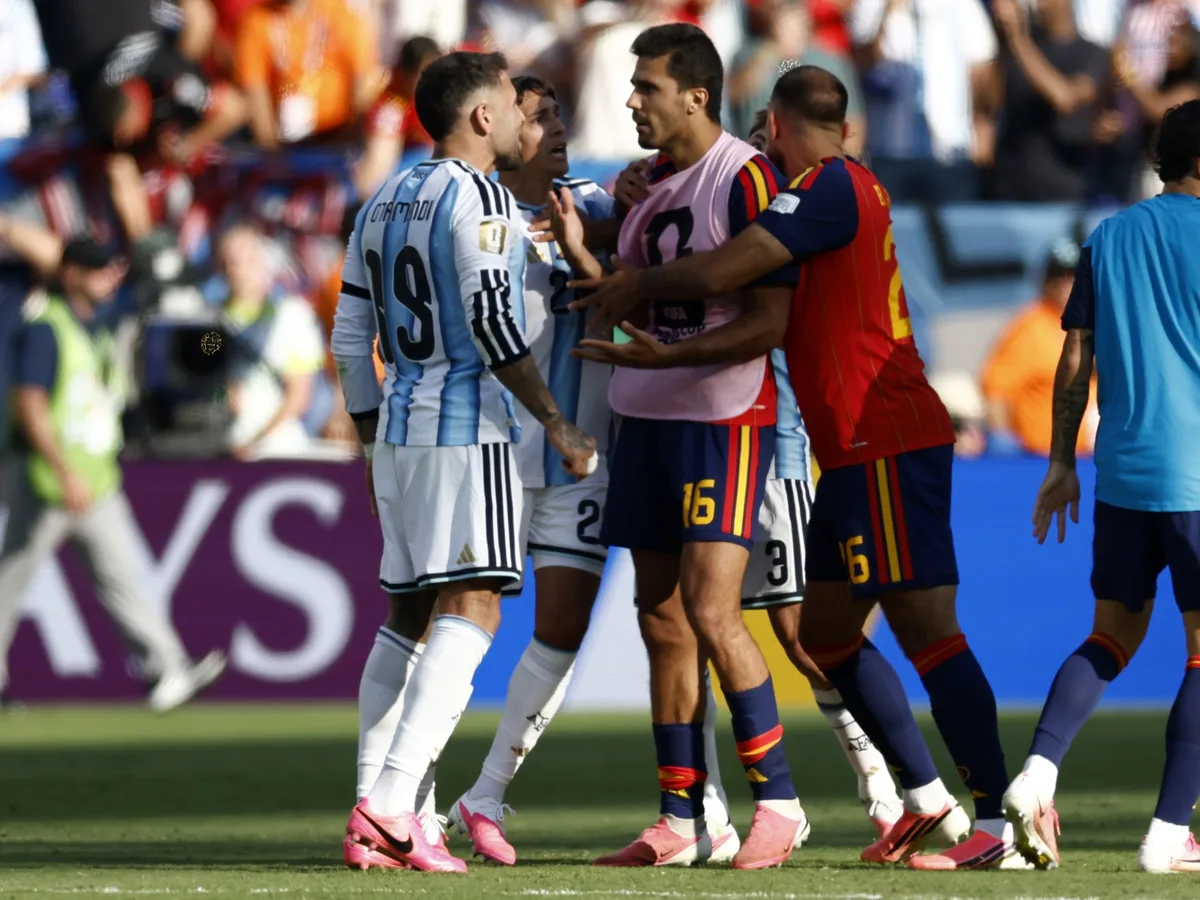 El fuerte cruce entre Otamendi y Rodri tras la final del Mundial 2026