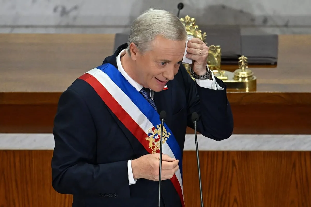 Kast enfrenta su peor semana: aprobación cae al 37% y reforma clave se vota en el Senado
