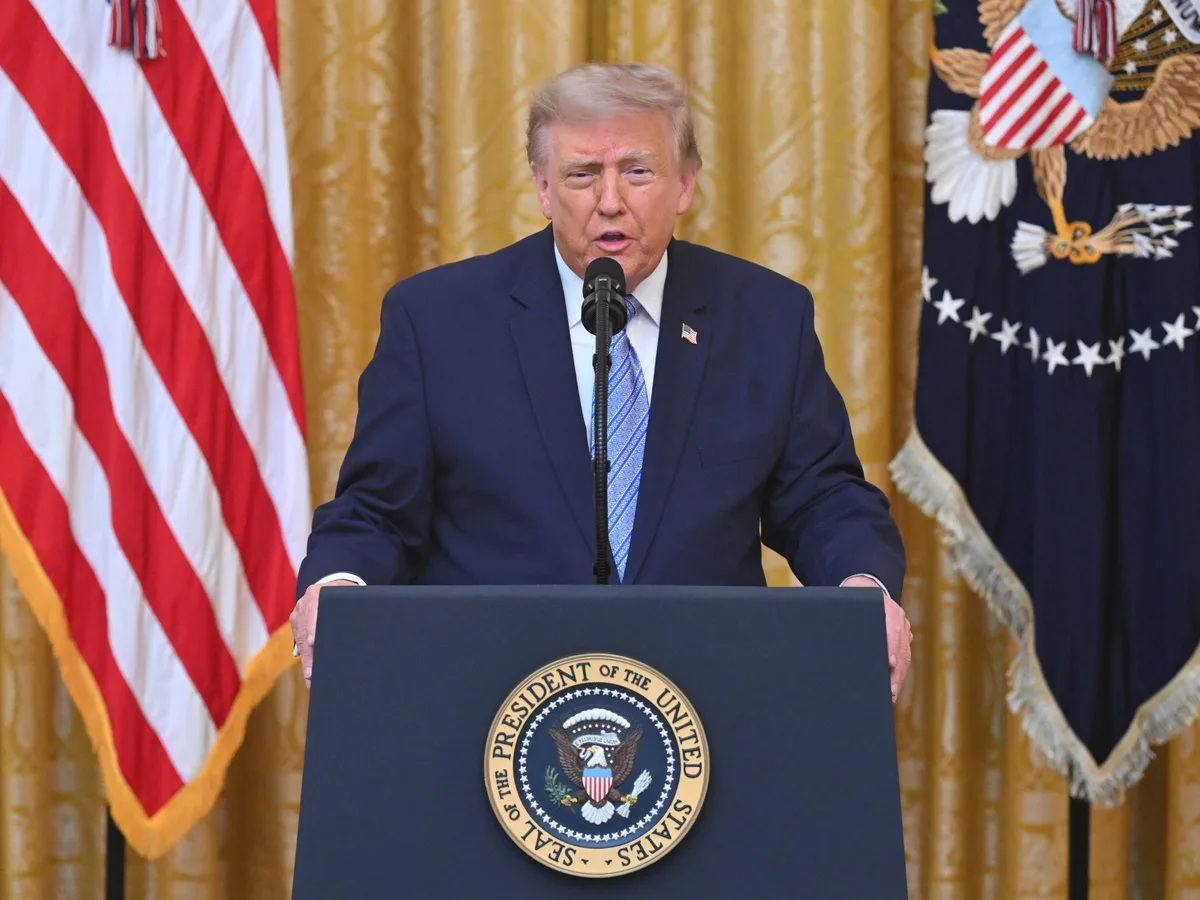 Trump denuncia vulnerabilidad electoral y apunta a China