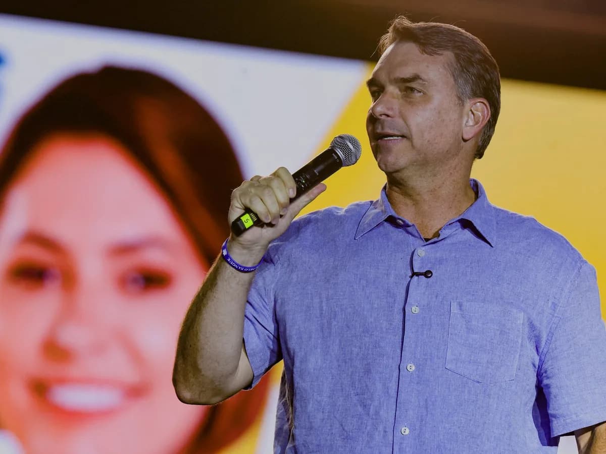 Michelle Bolsonaro será candidata al Senado por el partido de su esposo Jair
