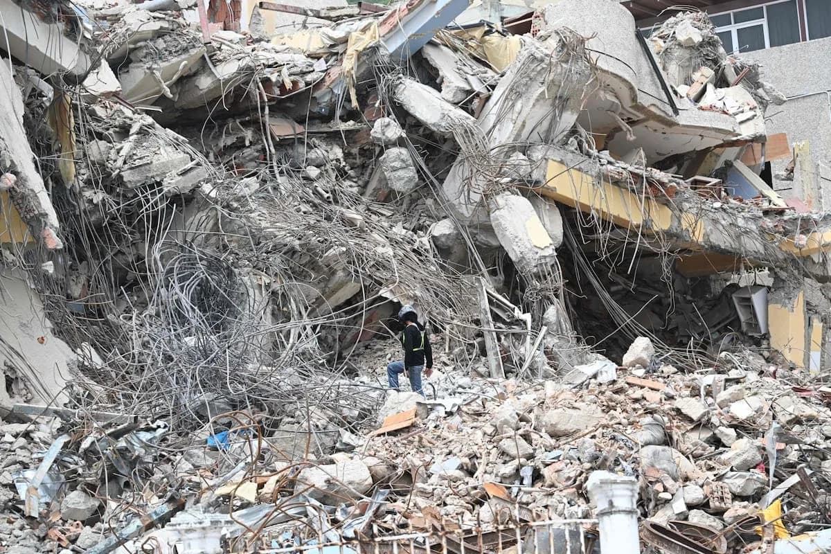 La Guaira: el drama de los saqueos y la búsqueda de desaparecidos tras el terremoto