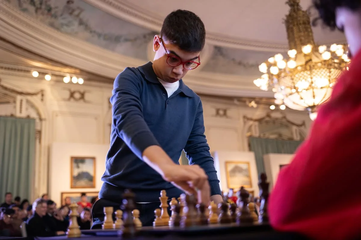 Faustino Oro, el prodigio del ajedrez que convirtió una exhibición en Tigre en un acontecimiento histórico