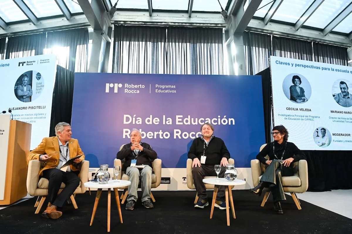 Especialistas debaten rol del Estado y docentes en educación