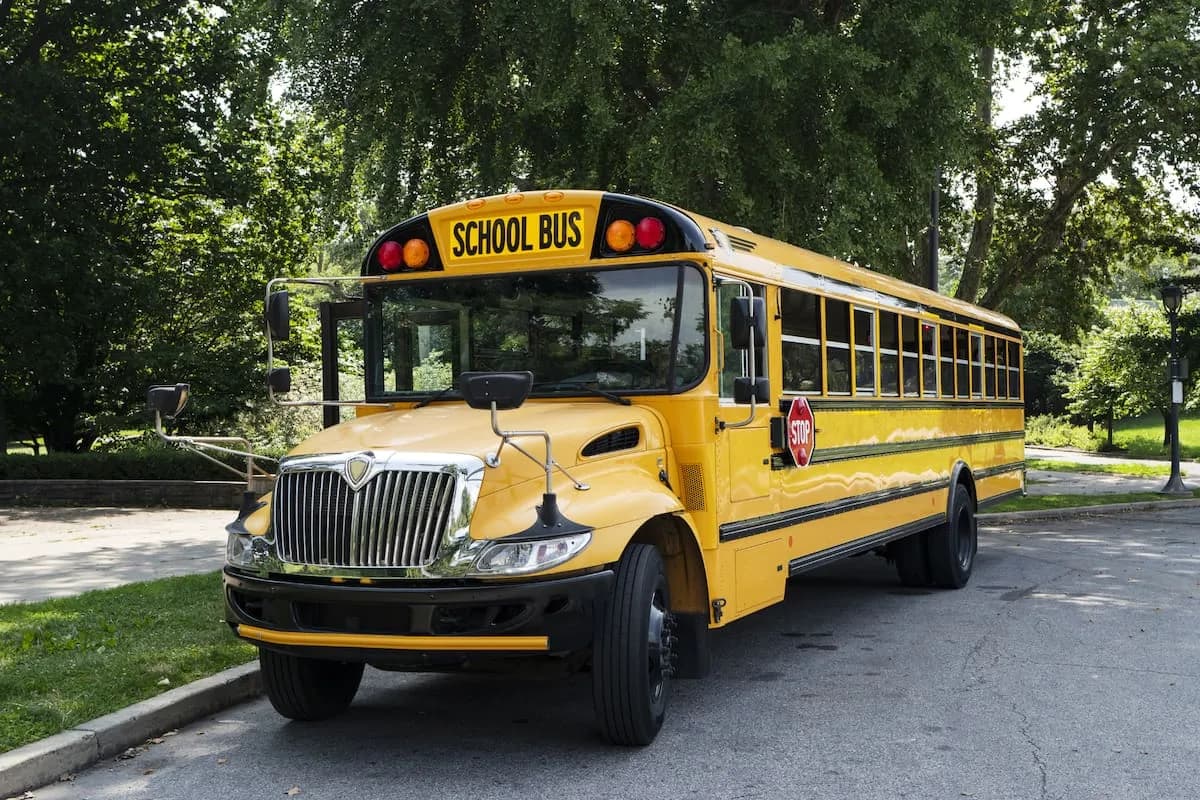 Nueva York: licencia de autobús escolar con exención temporal hasta noviembre