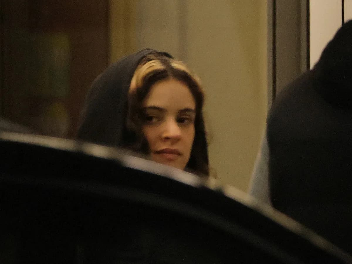 Rosalía llegó a Argentina con fuerte operativo de seguridad tras la polémica por el Mundial