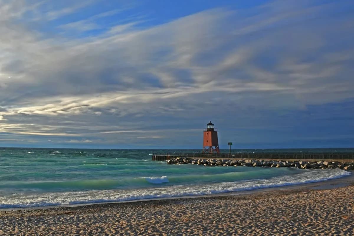 Charlevoix, el pueblo con playas de arena blanca y lagos a cinco horas de Chicago