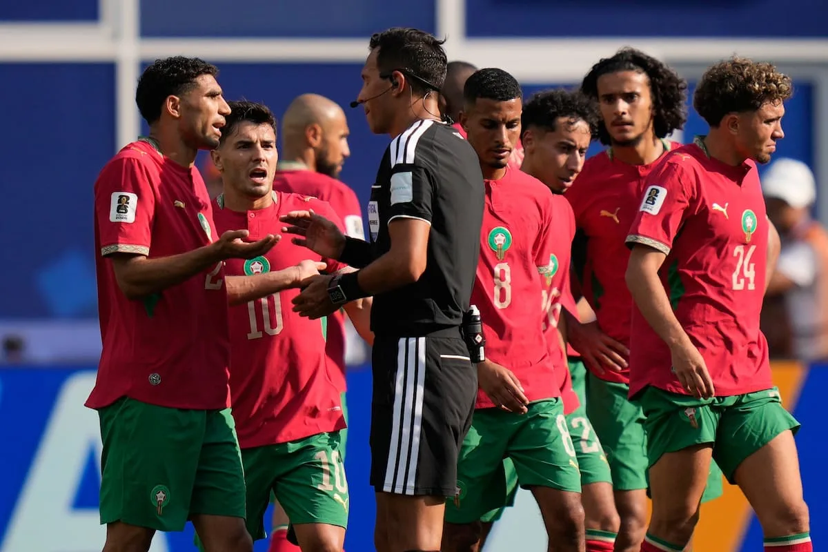 Marruecos se queja de una mano en la jugada previa al gol de Mbappé