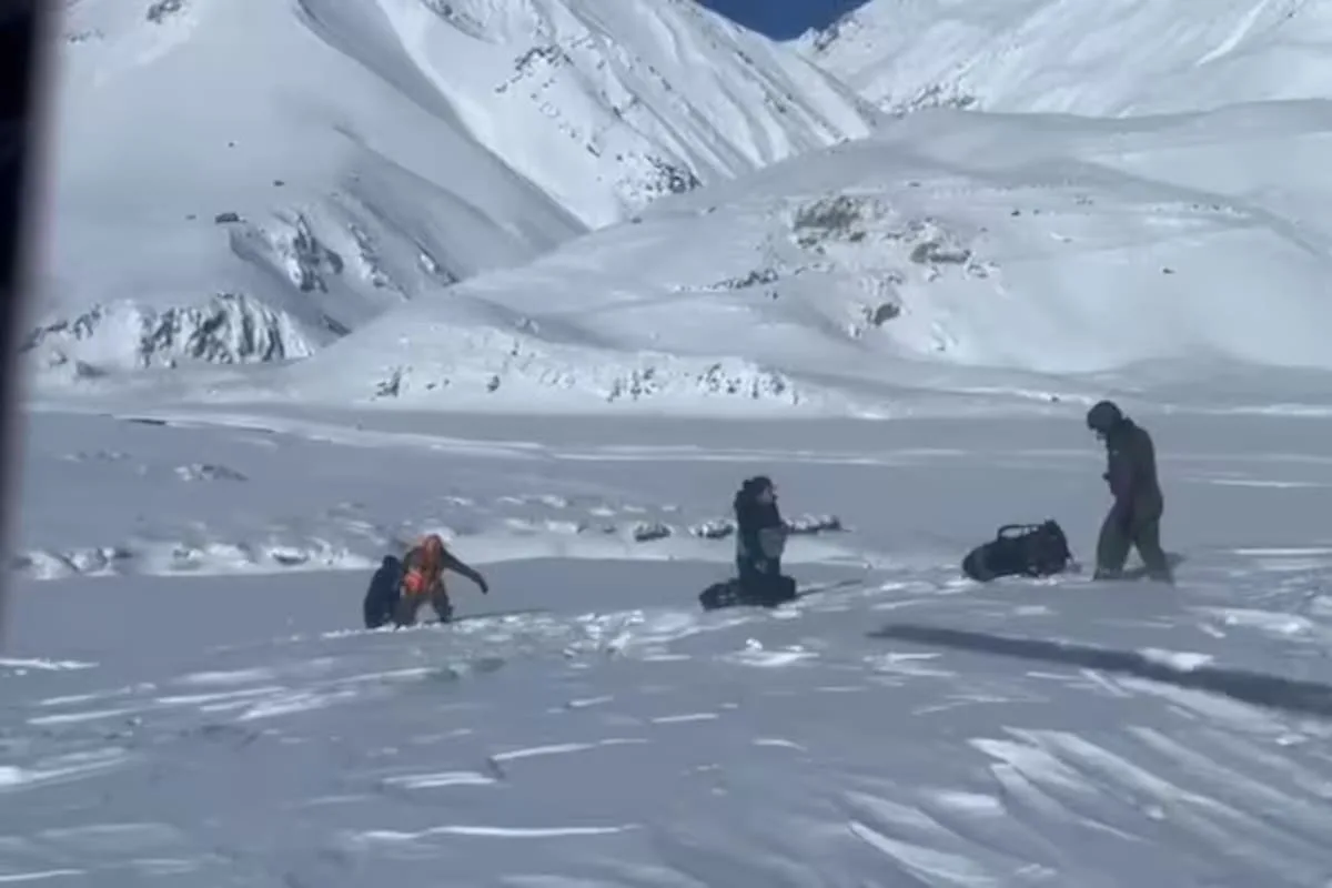 Quedó aislado seis noches en la montaña con dos maestras y ahora podrían cobrarles el rescate