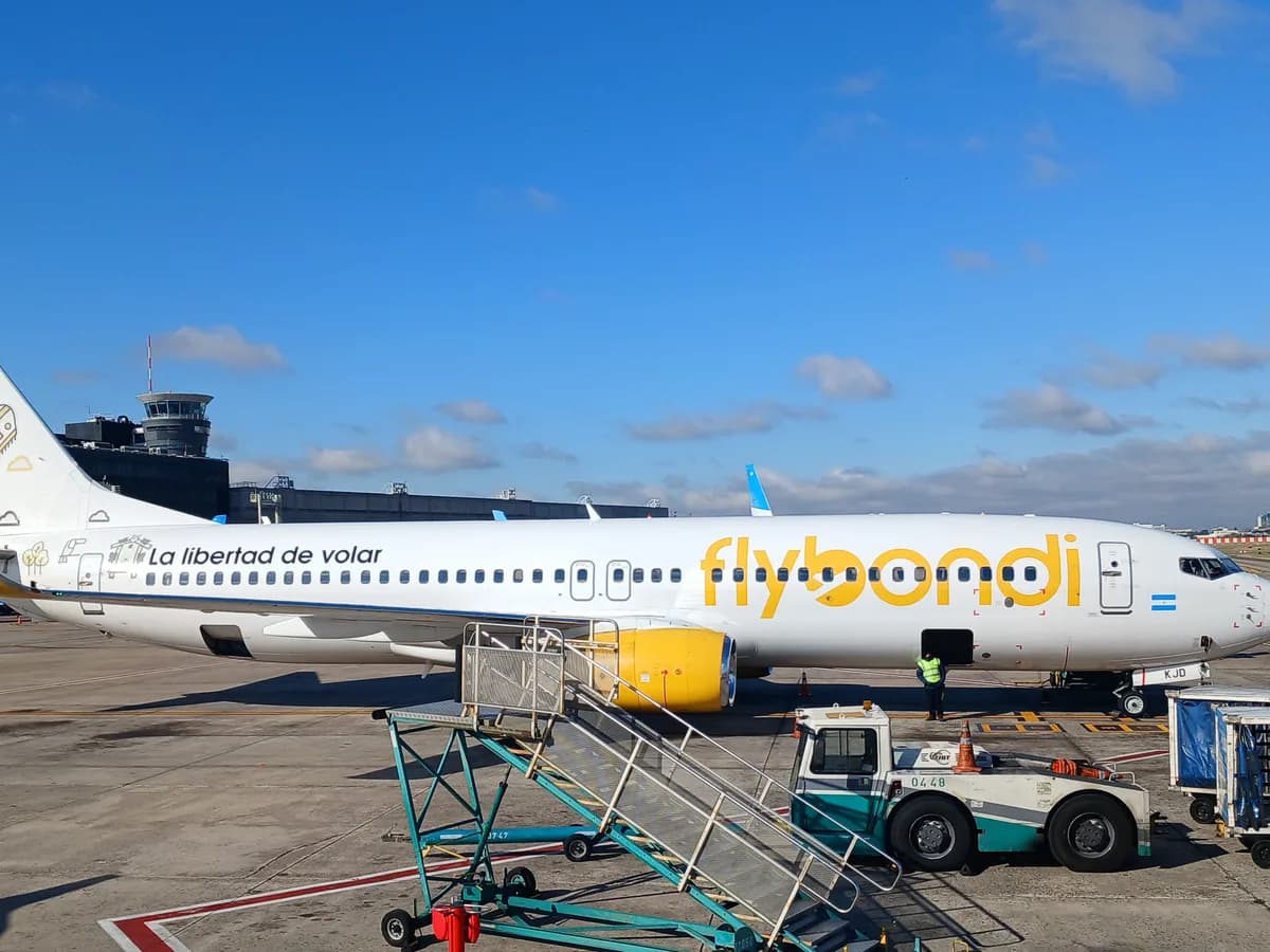 Flybondi cancela vuelos y enfrenta denuncia penal por crisis