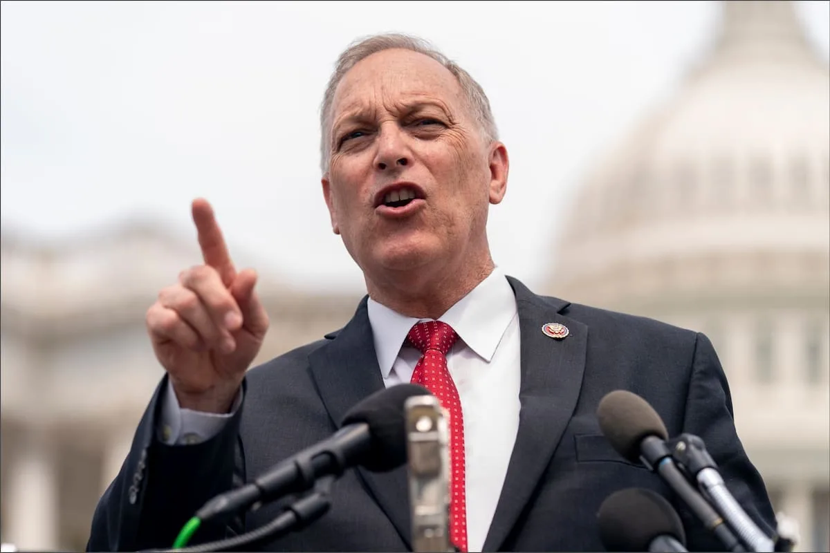 Andy Biggs propone independencia energética de Arizona para dejar de depender de California