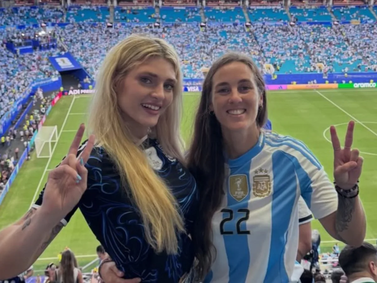 Una hincha se tatuó 'Martita Fort' después de que la influencer le consiguiera una entrada para la Selección Argentina