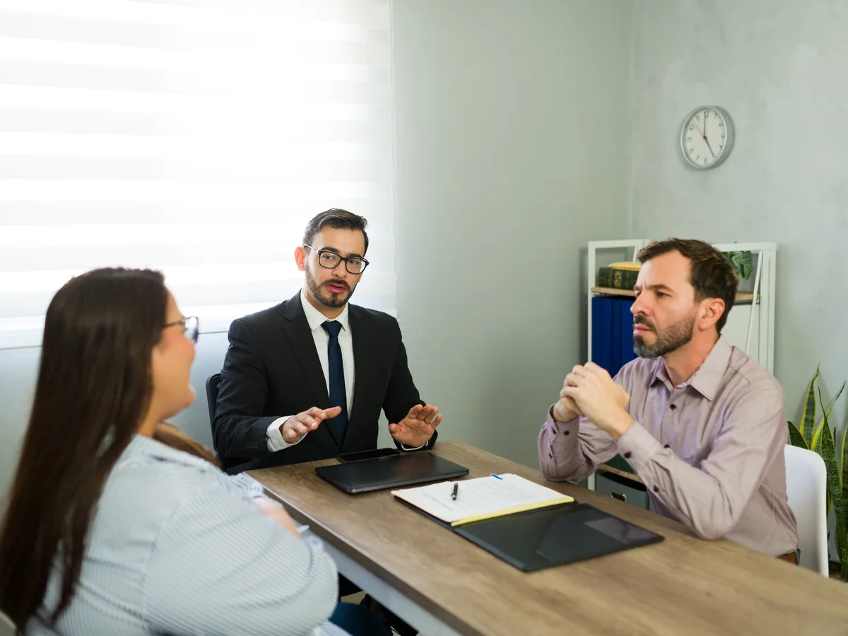 Divorcio: quién puede quedarse en la casa y qué cambia si es propia o alquilada