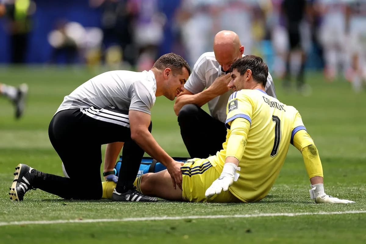 Courtois se lesionó y se fue llorando: Bélgica quedó eliminada ante España