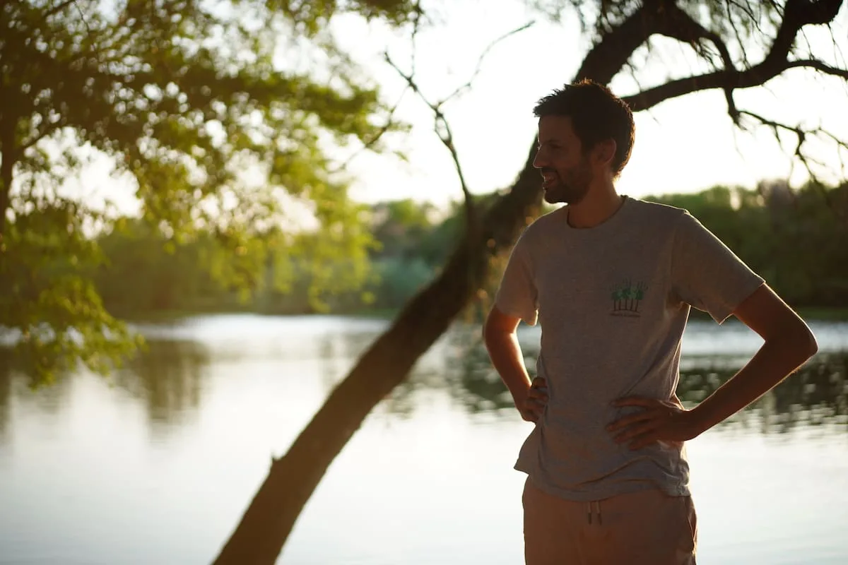 El ingeniero que dejó Buenos Aires para misionar en el Chaco profundo