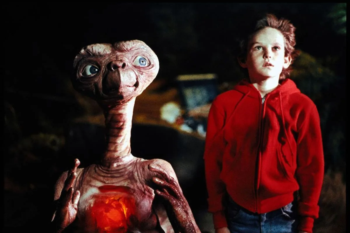 E.T.: el mísero sueldo de su protagonista y su vínculo con los ovnis