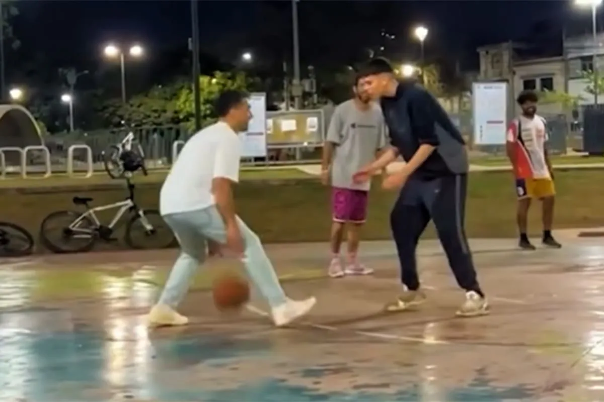 Facundo Campazzo sorprendió al sumarse a un picado con chicos en una plaza de Córdoba