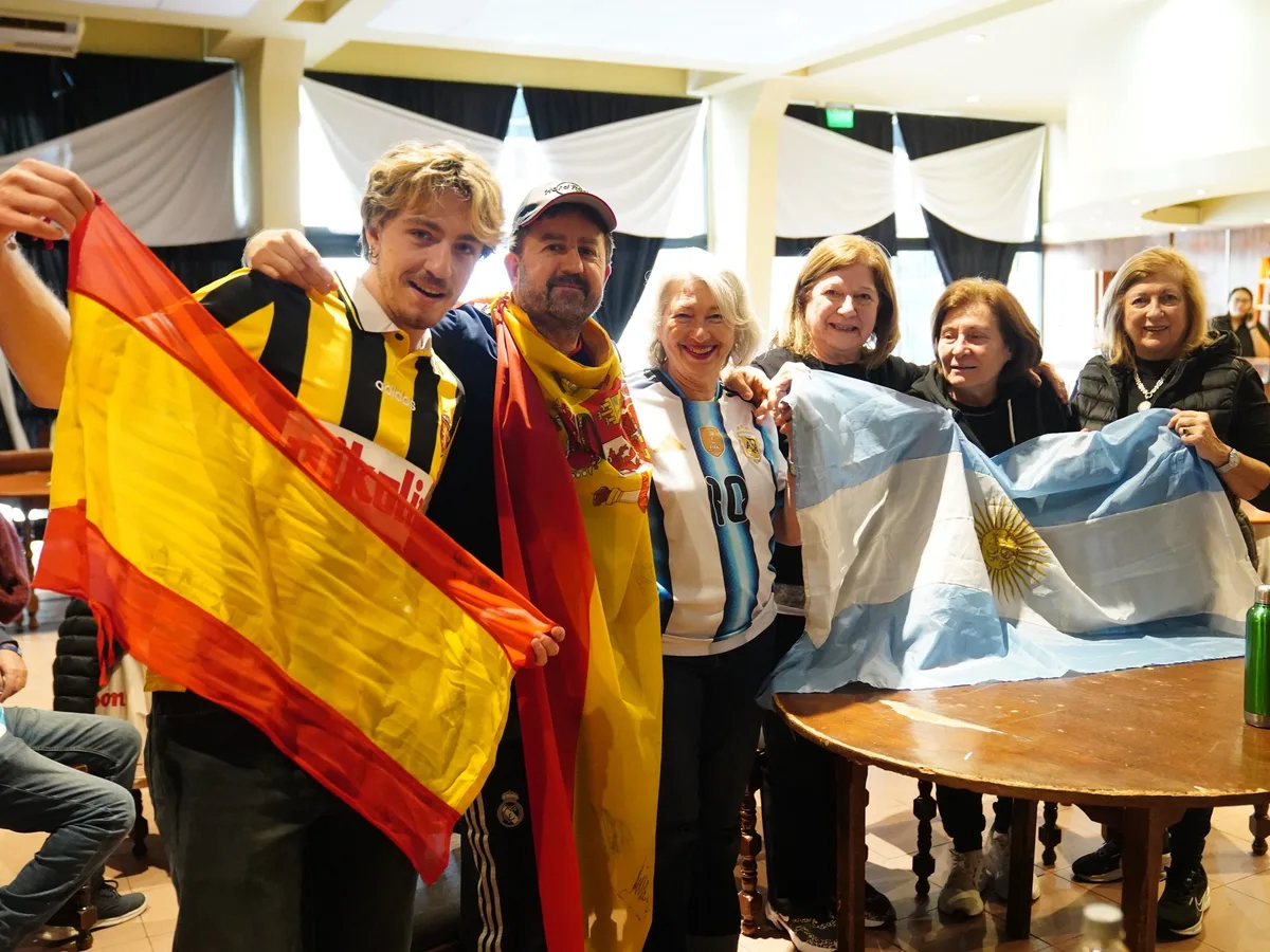 El único español en el Centro Asturiano: hinchó solo por España en medio de argentinos