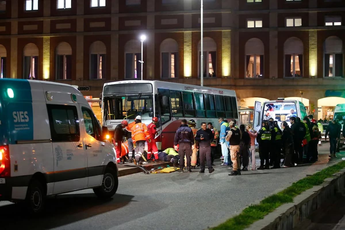 Colectivo arrolló a varias personas en la rambla de Mar del Plata, una falleció