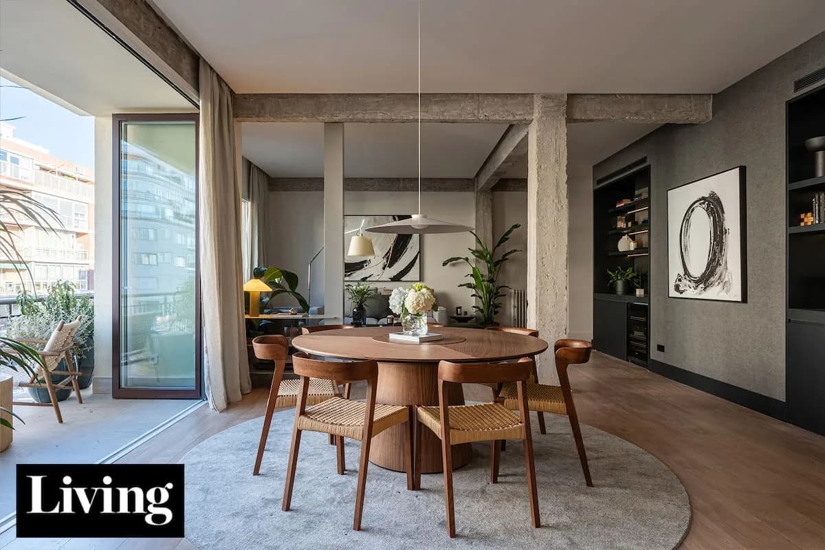 Un departamento cerca del Retiro en Madrid que fusiona estructura antigua y diseño moderno