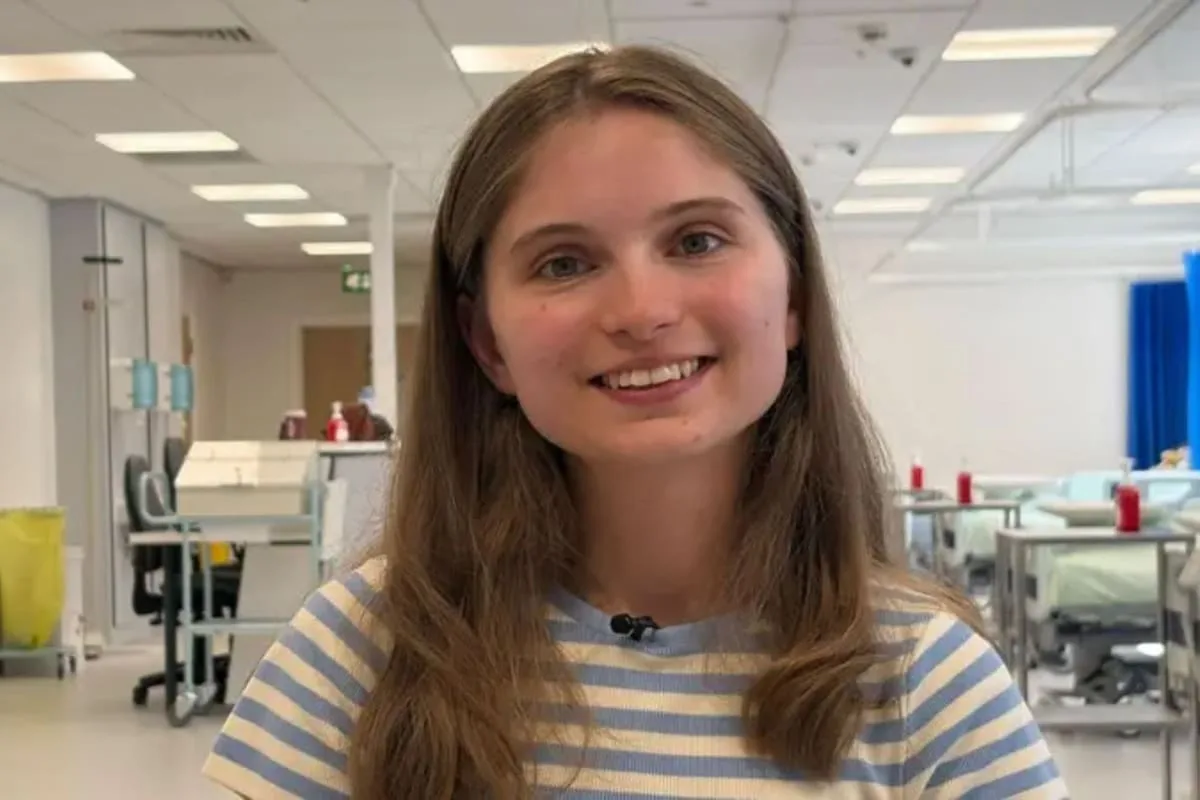 De paciente con cáncer a médica: la historia de Ellie Waters-Barnes