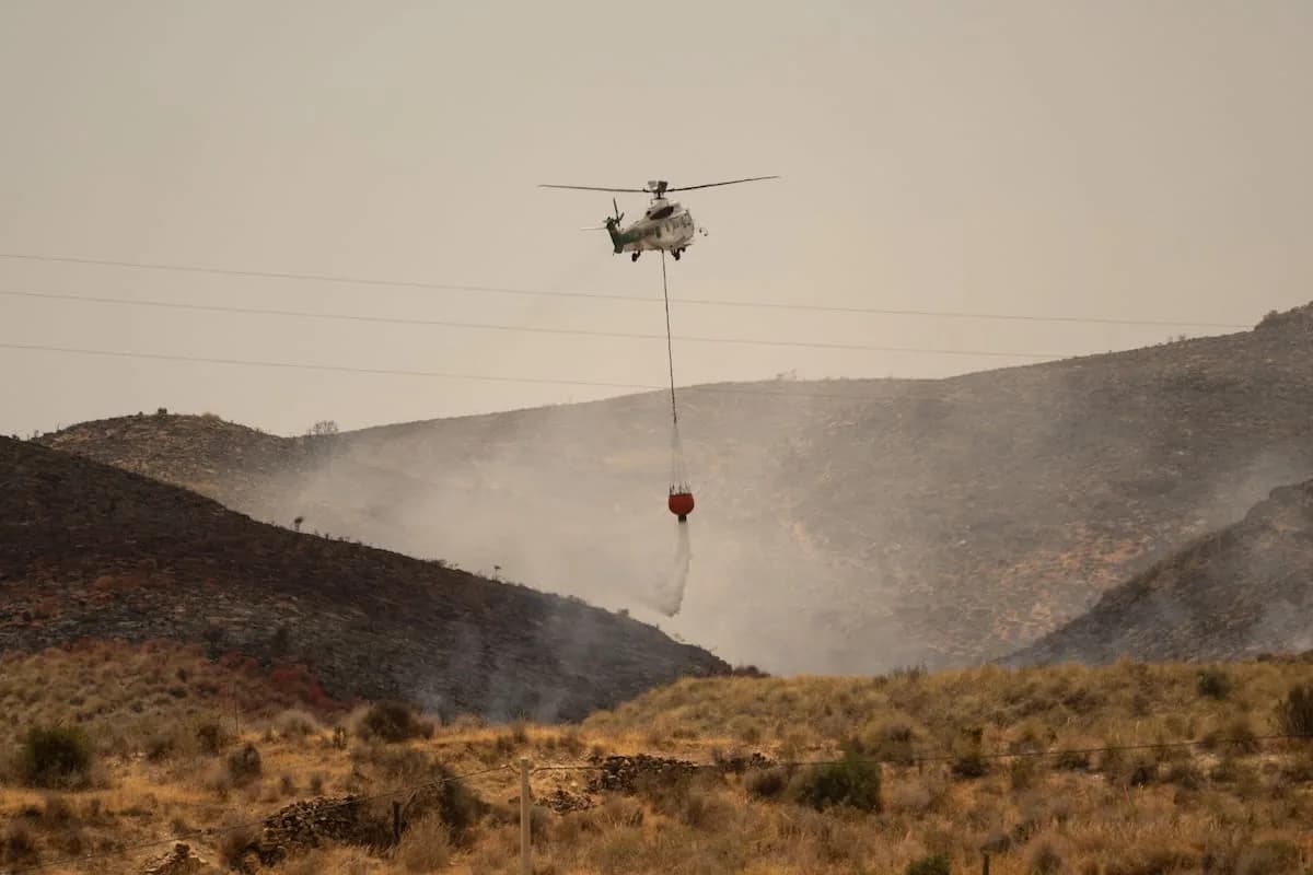 Incendio en Almería: 12 muertos y varios desaparecidos mientras los bomberos luchan contra las llamas