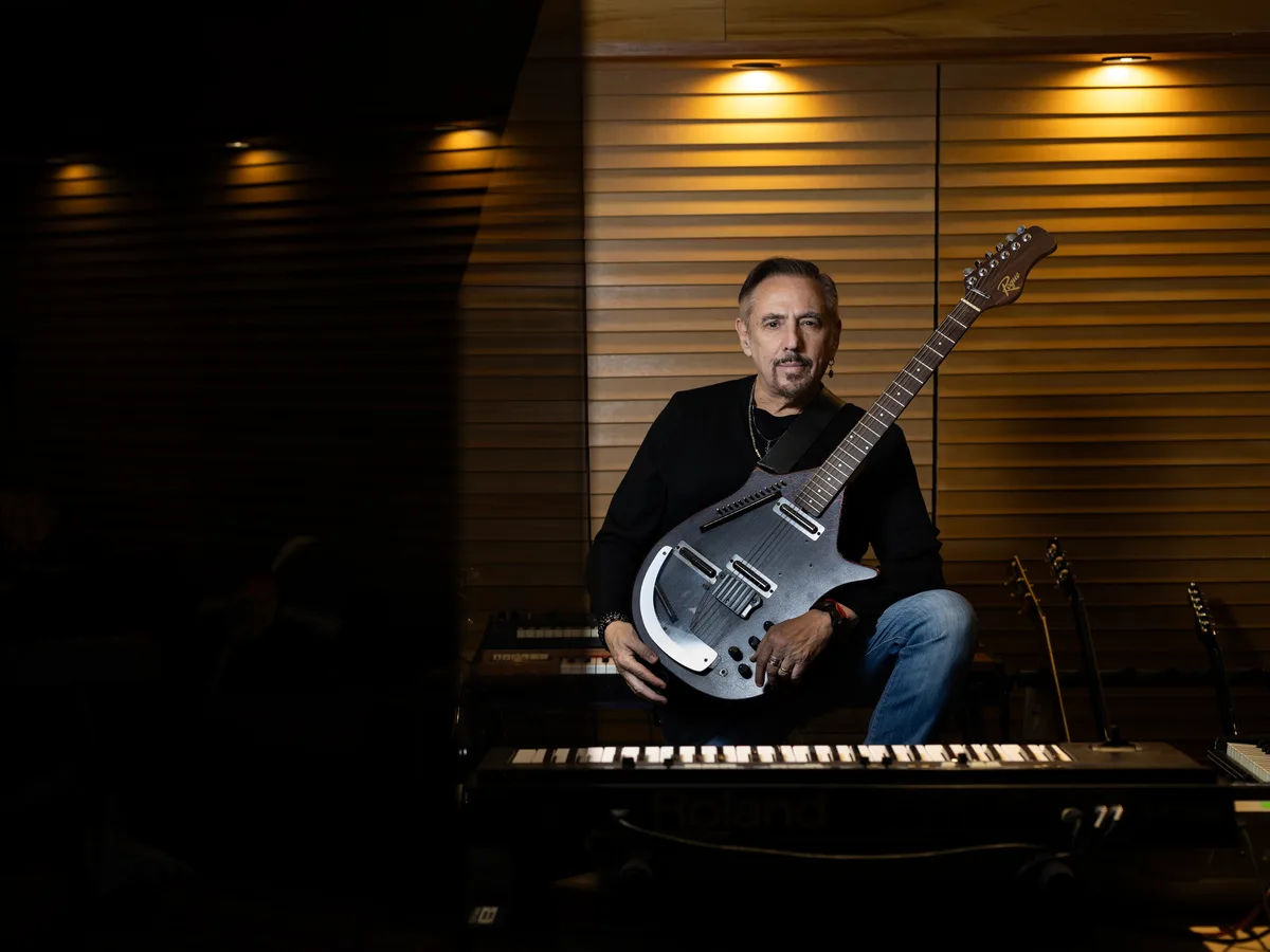 Alejandro Lerner vuelve a sus raíces rockeras en etapa intimista