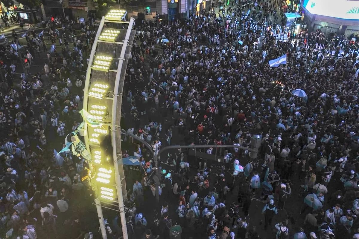 Robo de celular en el Obelisco: 19 detenidos por disturbios en los festejos por la clasificación argentina